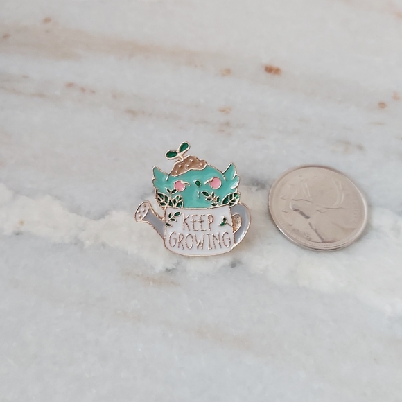 ⭐"Keep Growing" Enamel Pin - Picture 3 of 7